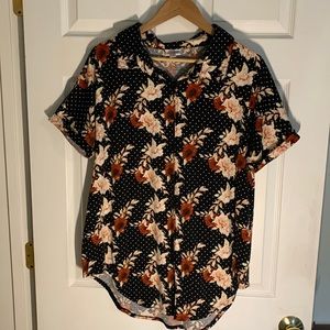 Lularoe “Charlie” Collared button down